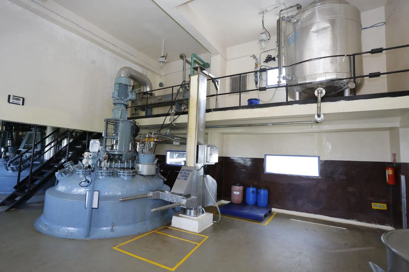 A process vessel and its platform in the Exemed plant