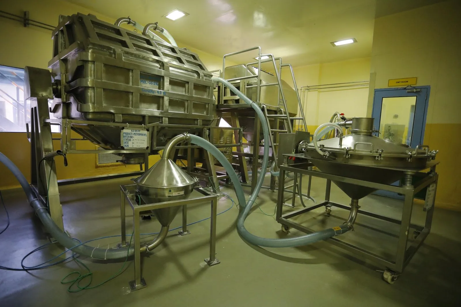 Plant equipment connected by flexible hoses